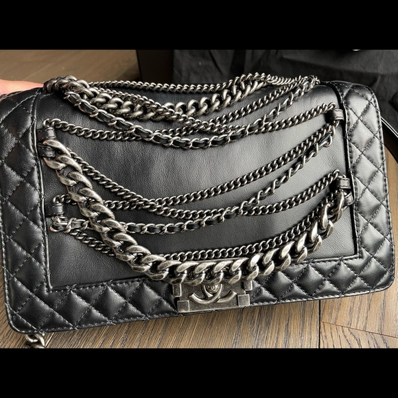 CHANEL BOY ENCHAINED CALFSKIN LEATHER BAG - Picture 3 of 9